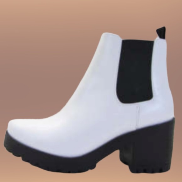 Soda Jaber White Chelsea Lug Sole Slip On Booties - Picture 6 of 8